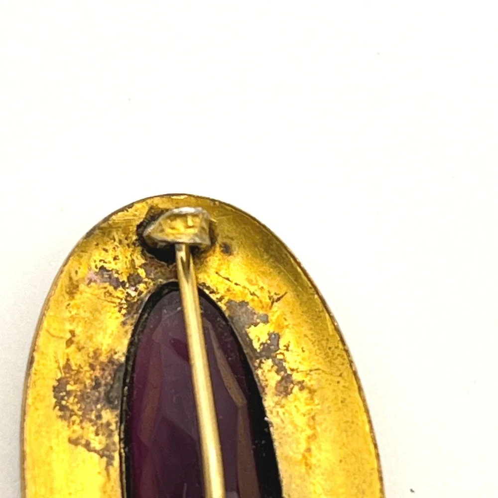 Antique Victorian‎ Purple Glass Gold Tone Oval Etched Scrollwork Brooch Pin